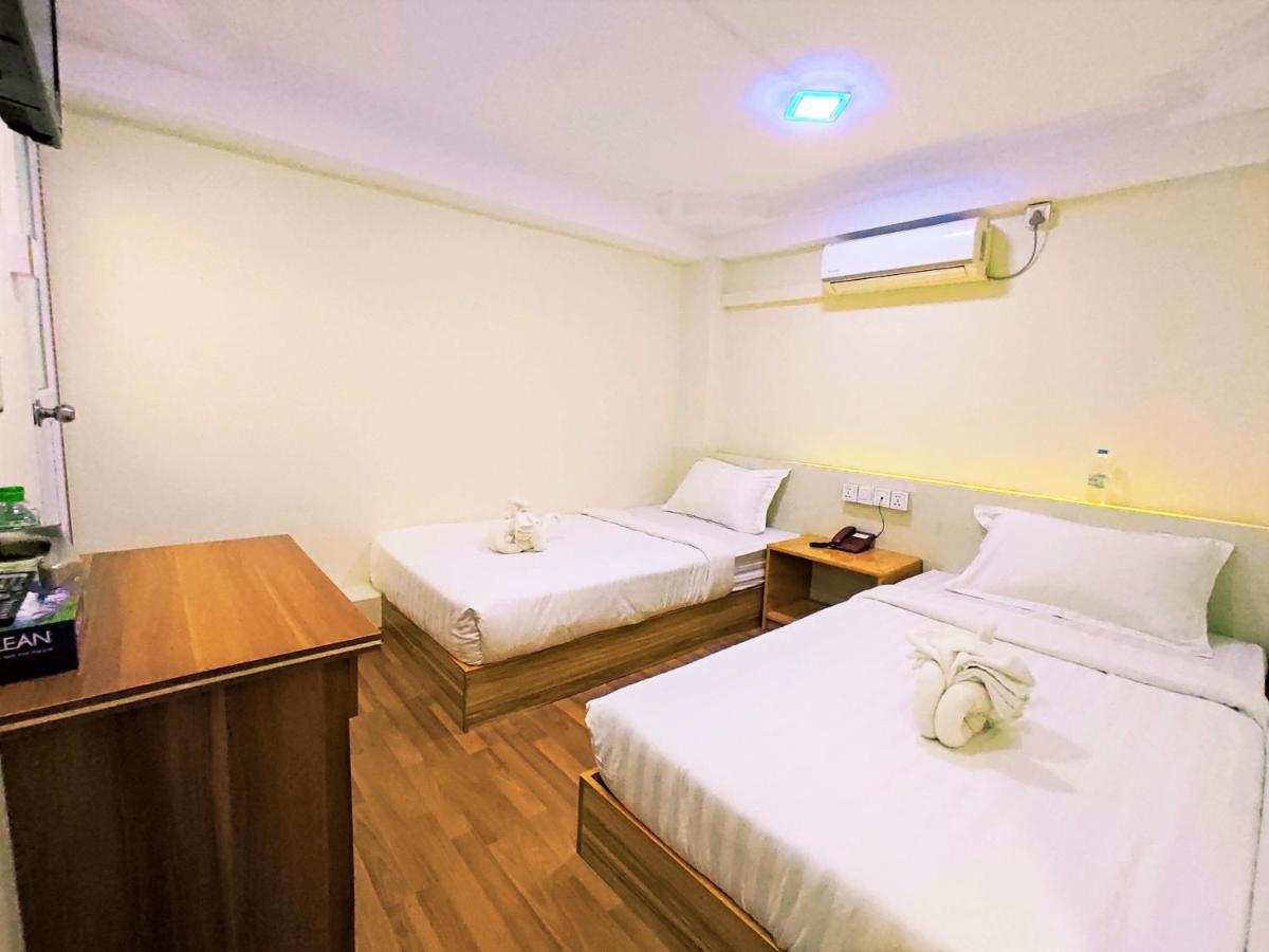November Hostel Yangon Esterno foto