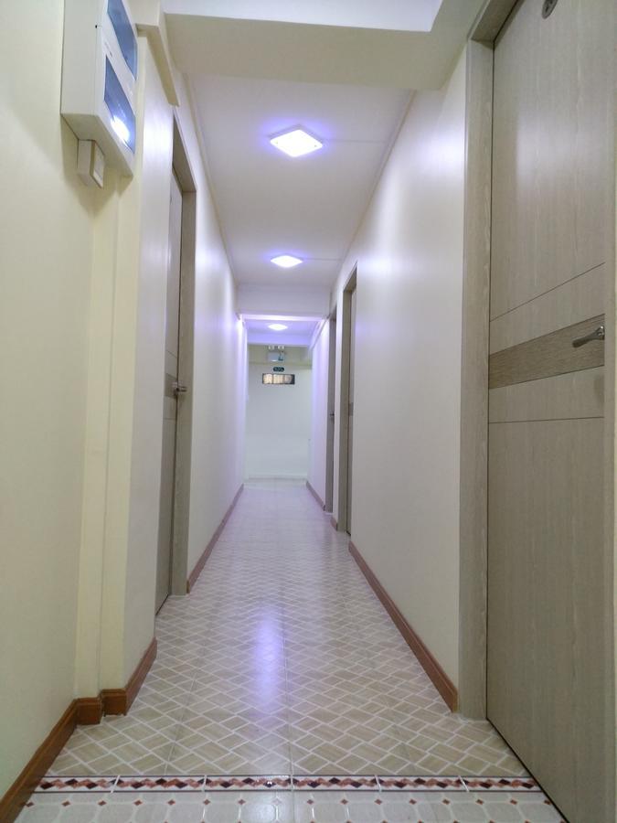 November Hostel Yangon Esterno foto