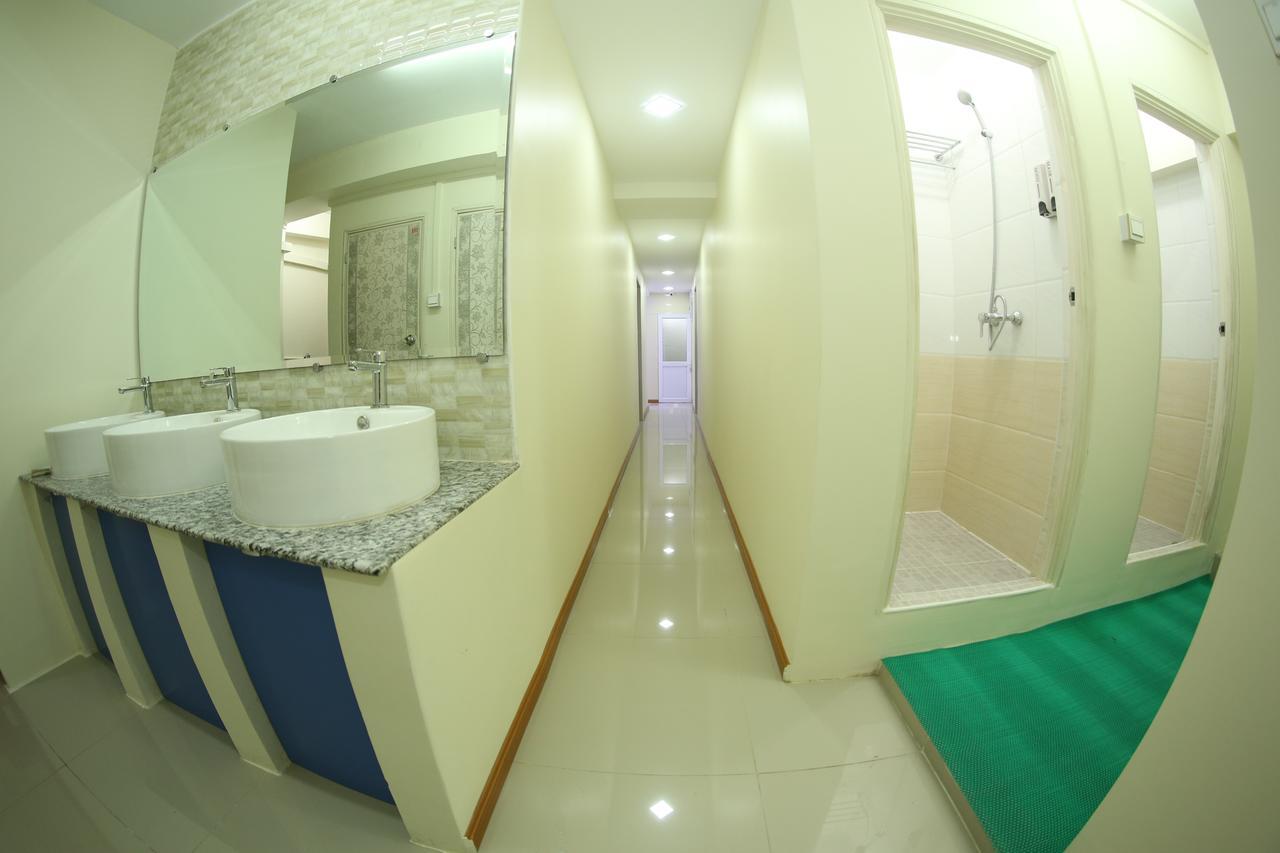 November Hostel Yangon Esterno foto